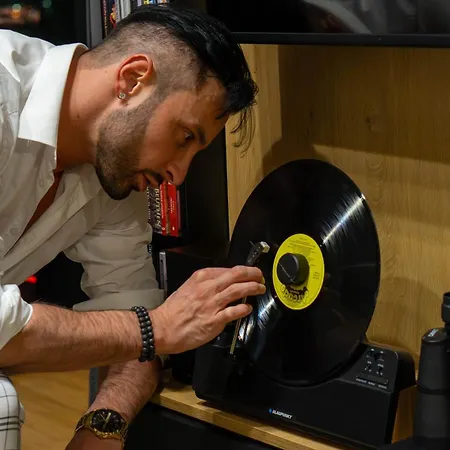 Apartment The Final Countdown